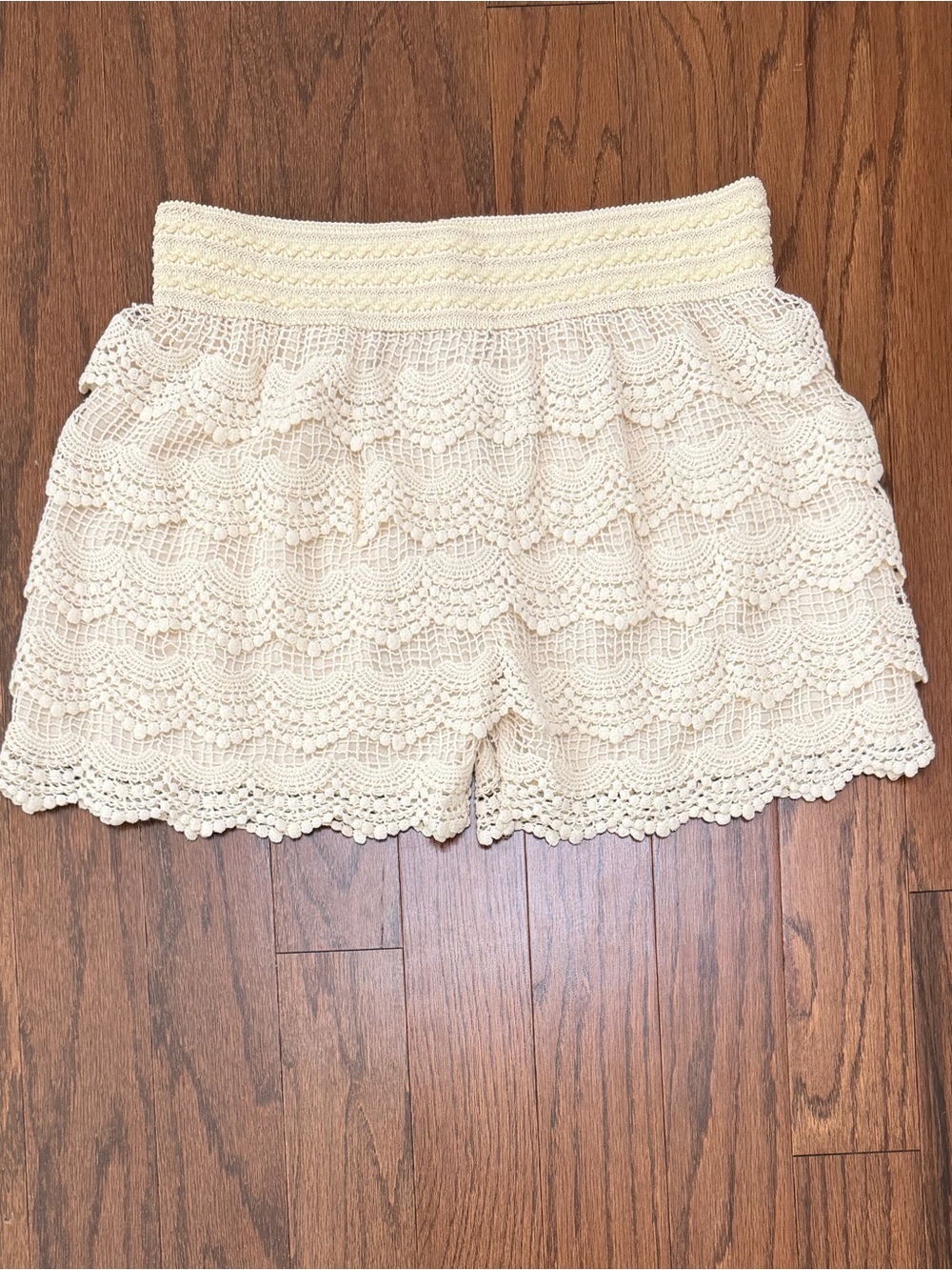 Turquoise Haven NWT Cream Off White Crochet Lace Shorts with Scalloped Hem Large